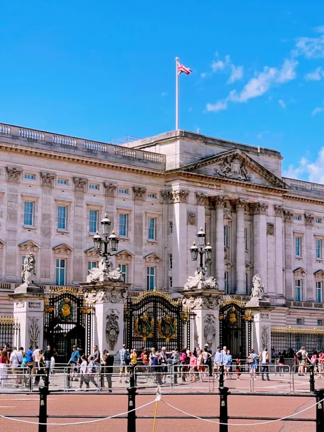 A Visit to Buckingham Palace: A Royal Experience