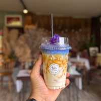 คาเฟ่กลางสวนสุดกรีน บรรยากาศดีสุดฮีลใจ #ระยอง 🍰🌼