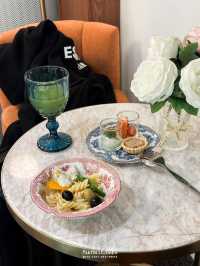 The Coral Lounge นั่งชิลก่อนขึ้นเครื่อง อาหารอร่อย