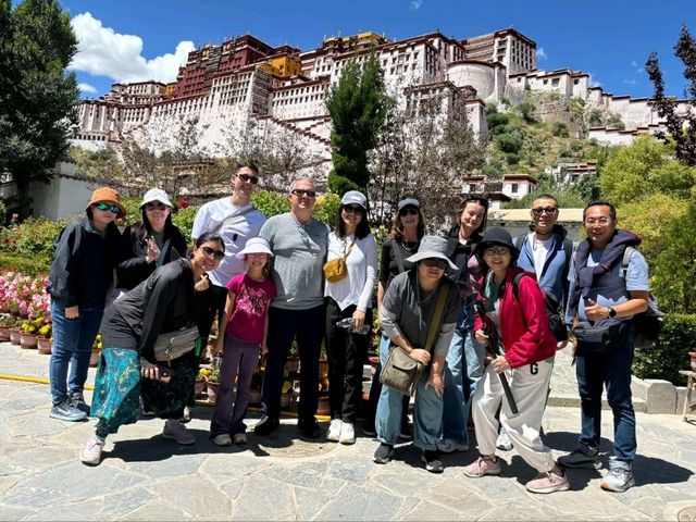 Exploring the Majestic Potala Temple in Lhasa, Tibet