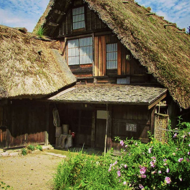 五箇山 (Gokayama, Toyama) – 静かな秘境に佇む合掌造りの里