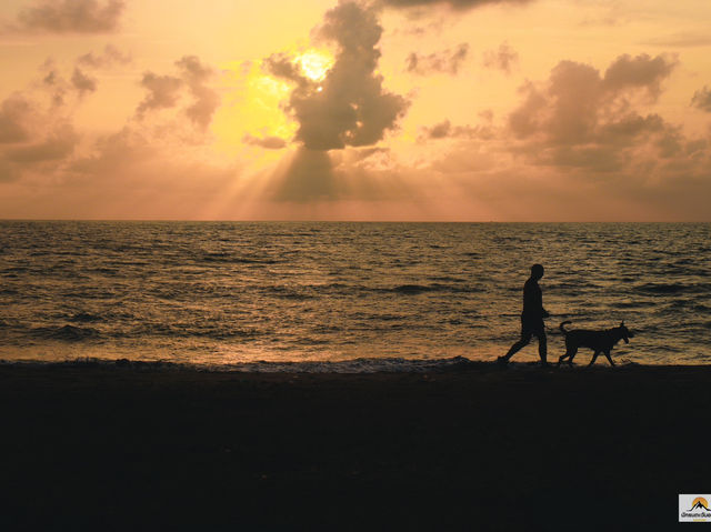 หาดขนอม