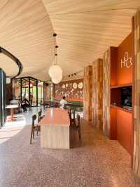 Pretty café with cozy ambiance 