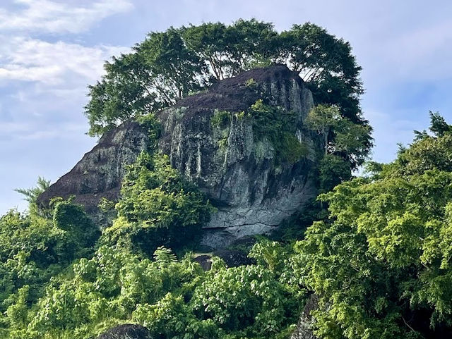  🌋🏺  Bukit Tengkorak: Where Ancient Traders, Ghost Stories & My Terrible Hiking Skills Collide