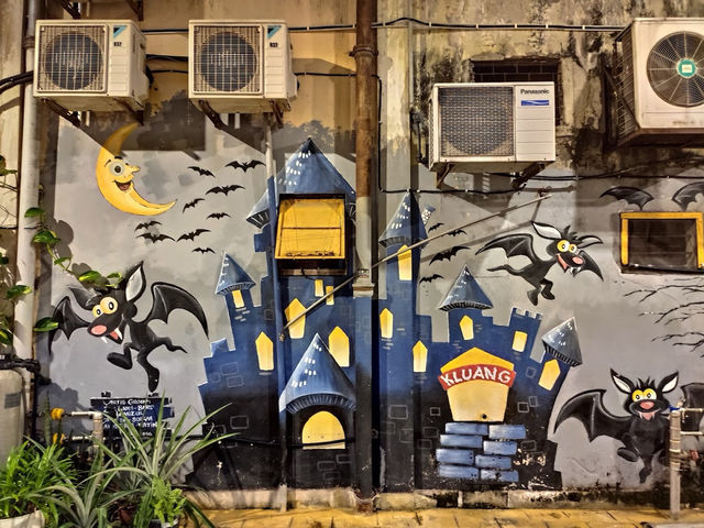 Kluang Street Art Safari: Hunting Murals & Munching Kaya Toast" 🎨🚶♀️☕