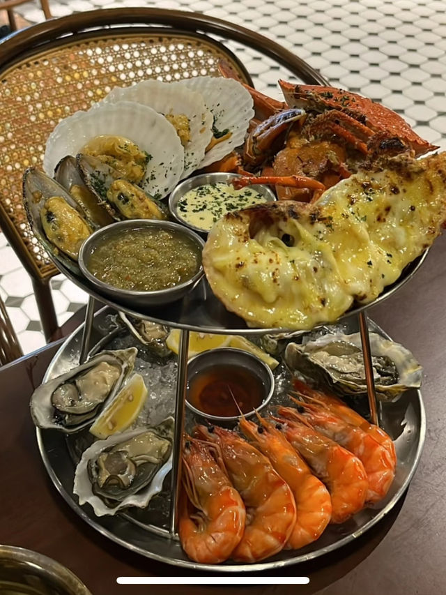 Everywhere Lobster Club— lobster-centric dishes