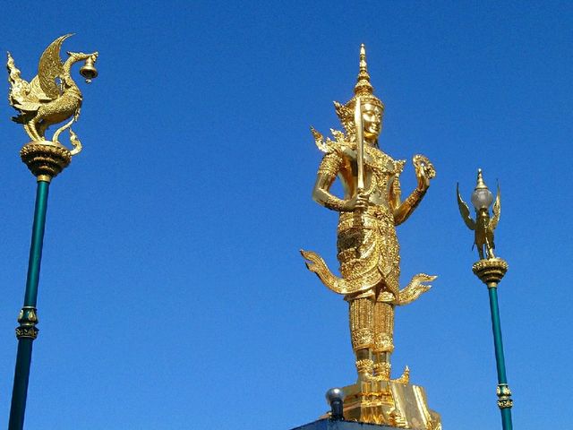 ไหว้พระธาตุผาเงา  เชียงแสน