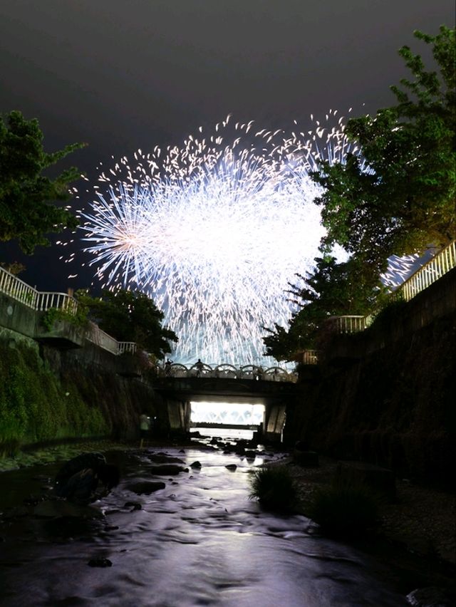 Night Sky on Fire – Atami’s Spectacular Seaside Fireworks