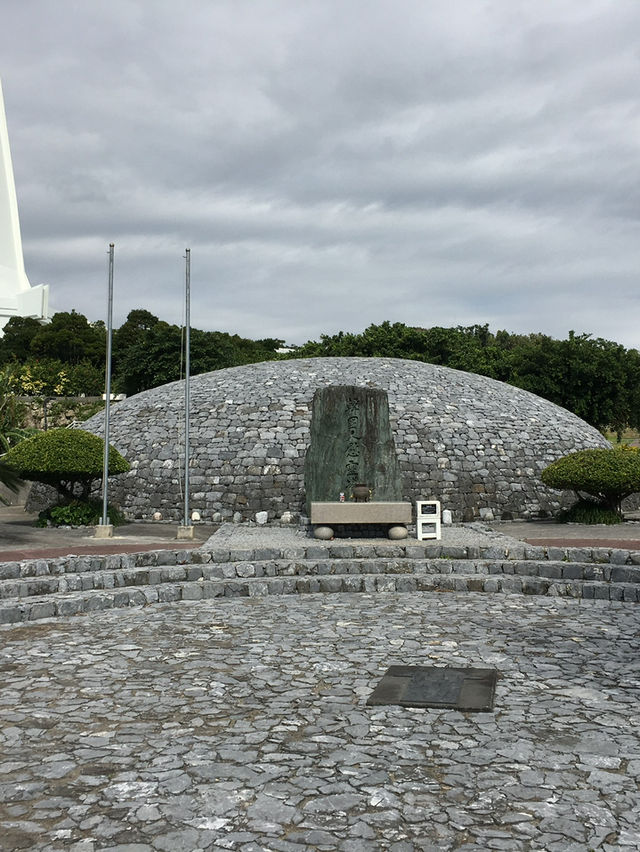 沖繩平和祈念公園的彈頭雕塑🕊️🌺
