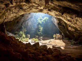 🕳️ Khao Luang Cave: A Backpacker’s Guide to Nakhon Si Thammarat’s Sacred Underground Temple!