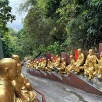 萬佛寺（Ten Thousand Buddhas Monastery）