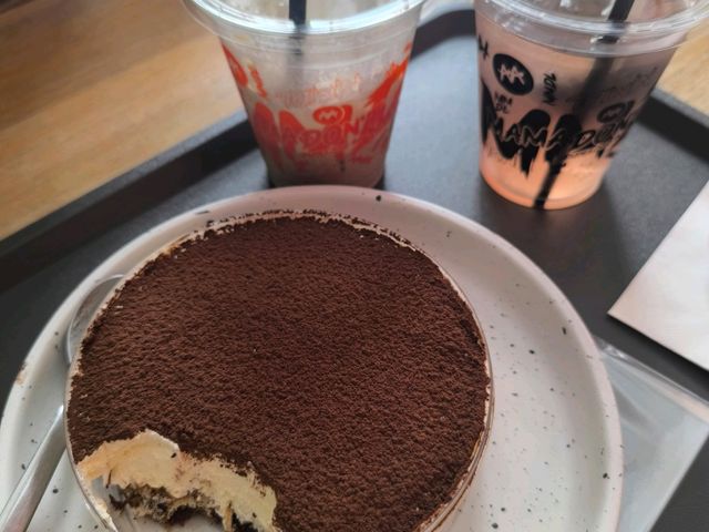 Mama don't like espresso bar & bake lab.