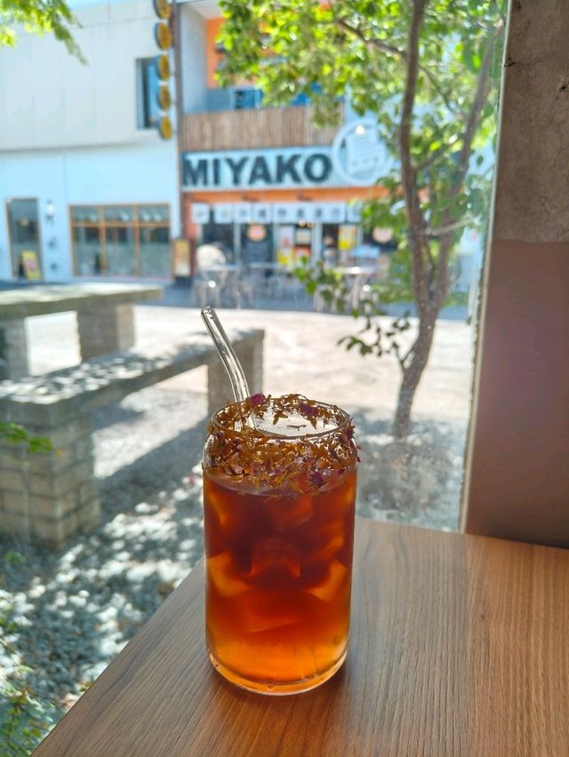 Garden Vibes & Sweet Sips