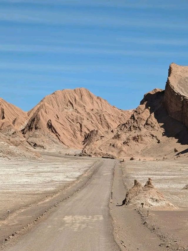 Valle de la Luna – Chile’s Otherworldly Desert Wonderland