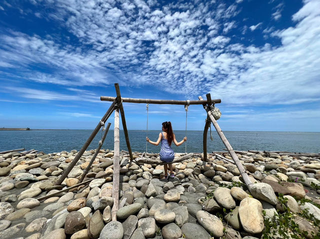 夏天 海邊 曬日光浴 浪漫盪鞦韆