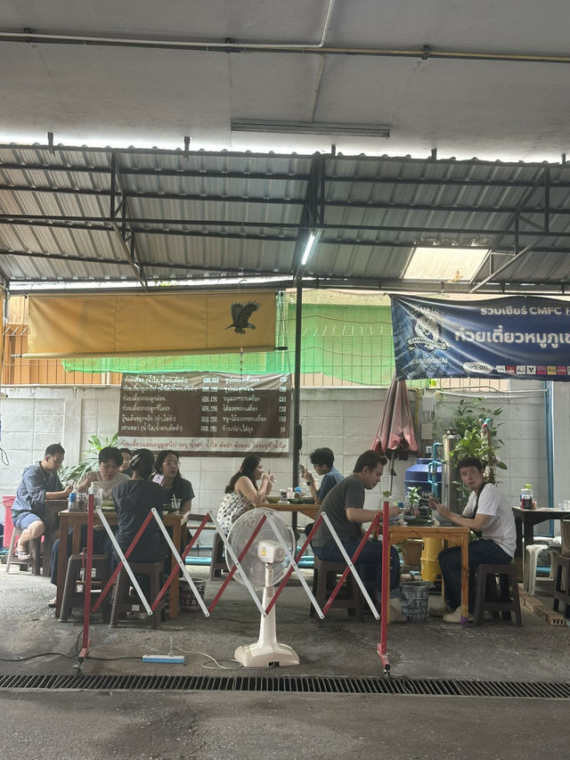 ร้านที่คิวเยอะมากก🍜