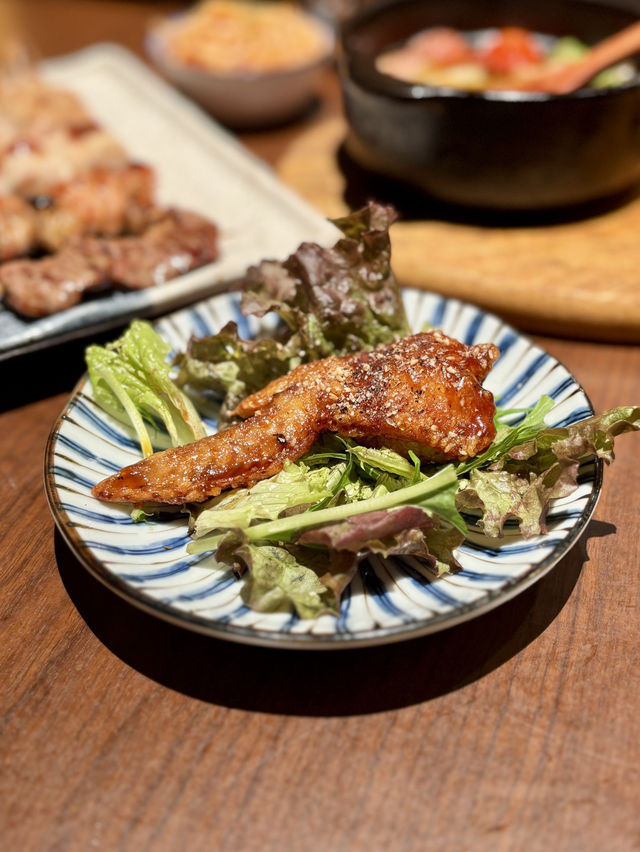 【大阪・心斎橋】炭火香る朝挽き鶏の焼き鳥を堪能「炭焼キッチン Tenten」