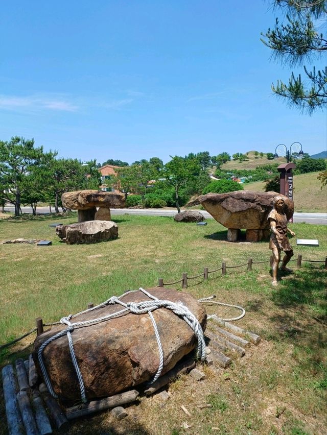 고대 숨결이 흐르는 야외 산책길