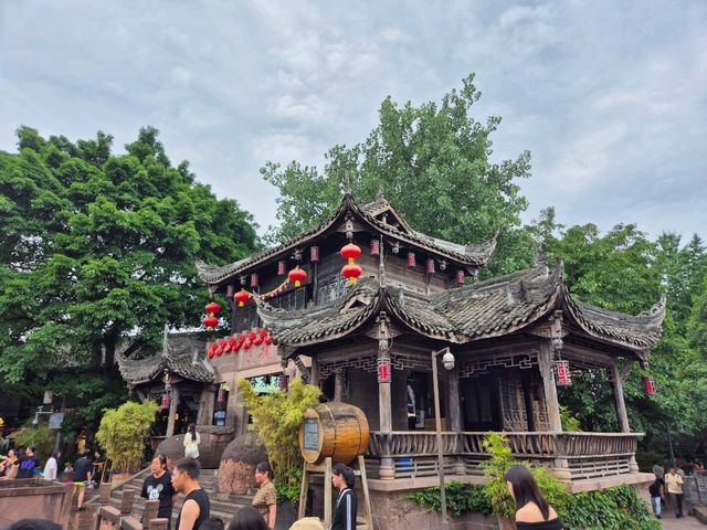 Time Travel, Chengdu Style ⏳🏯 – Huanglongxi Ancient Town