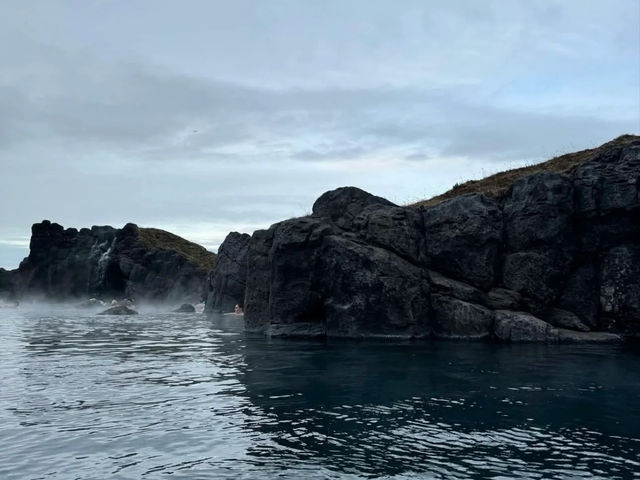 Sky Lagoon vs. Blue Lagoon: My Icelandic Hot Spring Showdown! 🇮🇸♨️