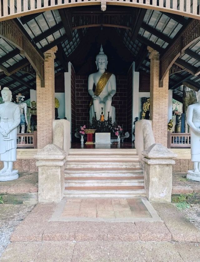 วัดผาลาด วัดเก่าแก่ที่ซ่อนตัวอยู่กลางป่าดอยสุเทพ