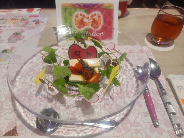 헬로키티의 섬 아와지시마! Hello Kitty Show Box(HELLO KITTY APPLE HOUSE)
