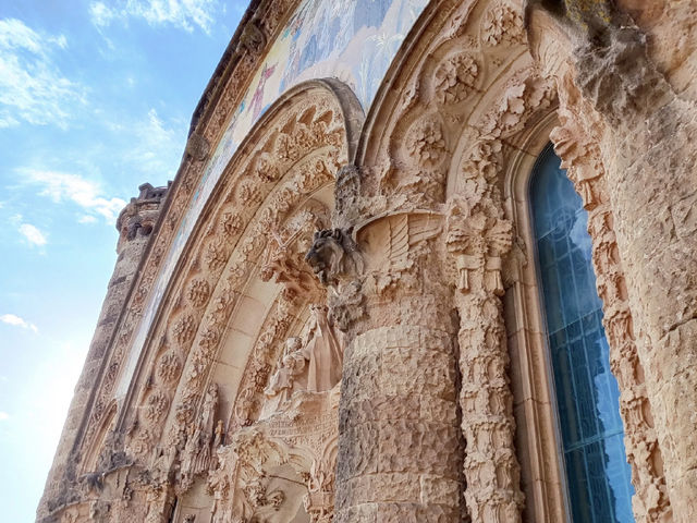 Barcelona: Gaudí and the Luminous Wonder of Sagrada Família! 🇪🇸✨