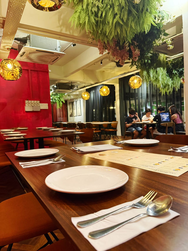 🌕 Fly to moon Thai Food 