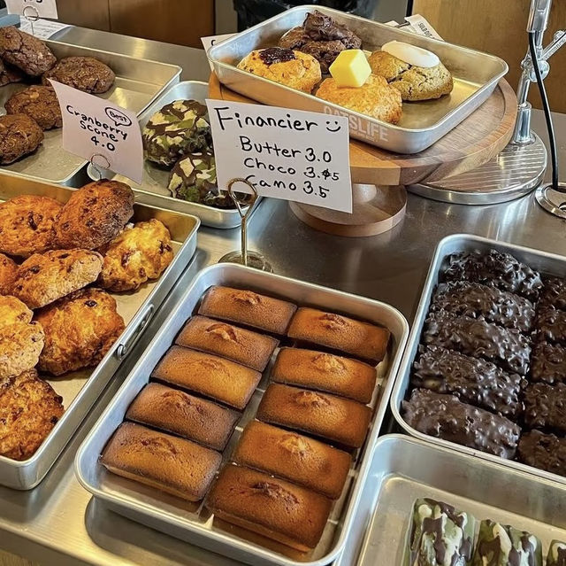 Warmth in Layers & Loaves – My Visit to Oats Coffee, Yeonnam‑dong, Seoul