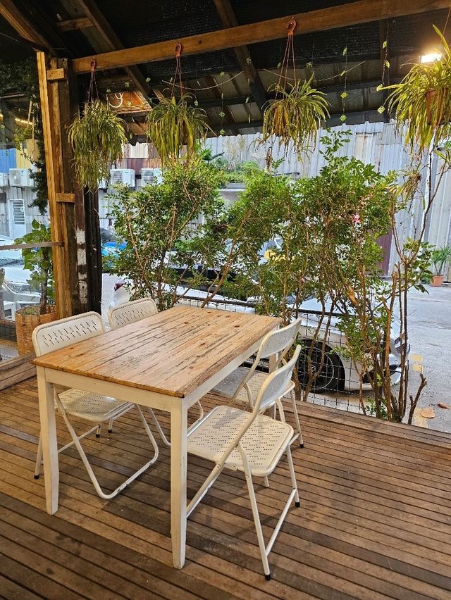 Rustic Comfort at Rumah Kacha, Hin Bus Depot