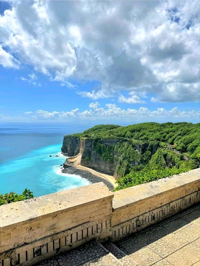 Uluwatu Temple – A Cliffside Treasure of Bali