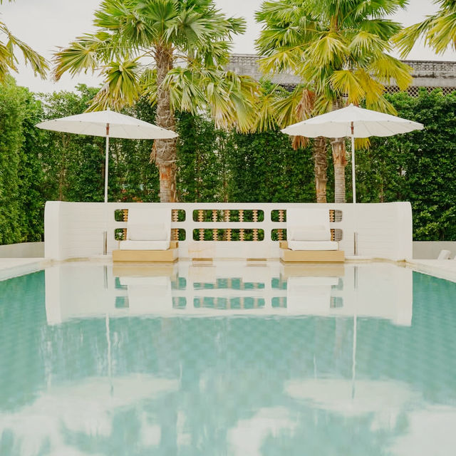 Modern Mood and Coastal Simplicity