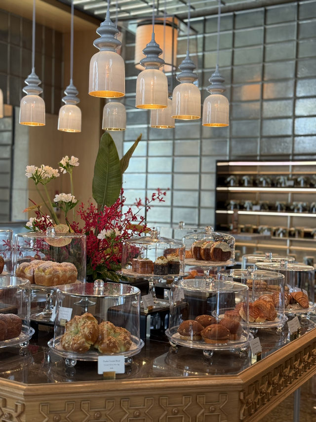 Take a break at Ritz Carlton Singapore 