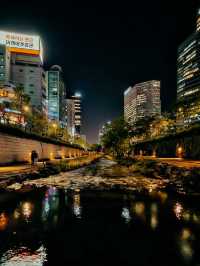 Cheonggyecheon at night