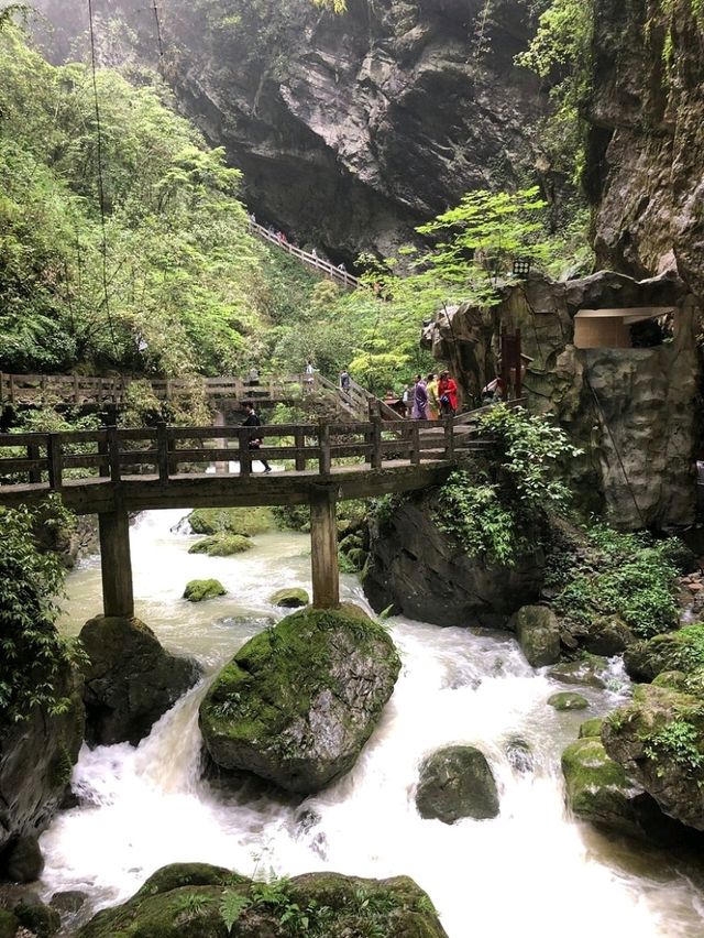 “Wulong Karst: Chongqing’s UNESCO-Kissed Gorge of Dragon‑Bridges, Caves & Mystical Tiankeng Wonders”