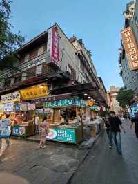 “Xi’an Nights: Lantern Streets, Muslim Quarter Feasts & Ancient Wall Evenings”
