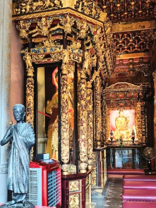 🌻วัดหลงซาน (Longshan Temple)
