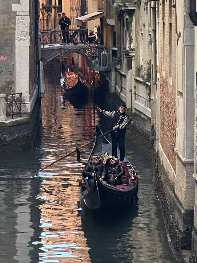 Bridges, Baritones & Back Canals: When The Gondola Sings Bridges, Baritones & Back Canals: When The Gondola Sings