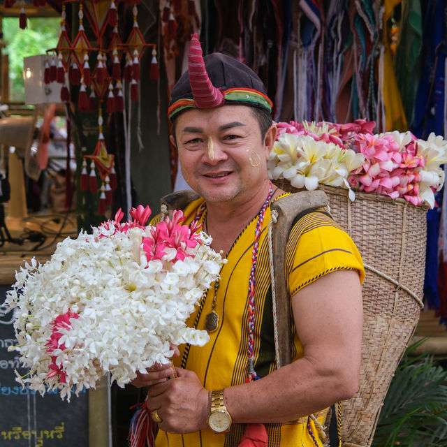 “โอ๊ะป่อย“ ตลาดริมน้ำสุดชิล อ.สวนผึ้ง จ.ราชบุรี 