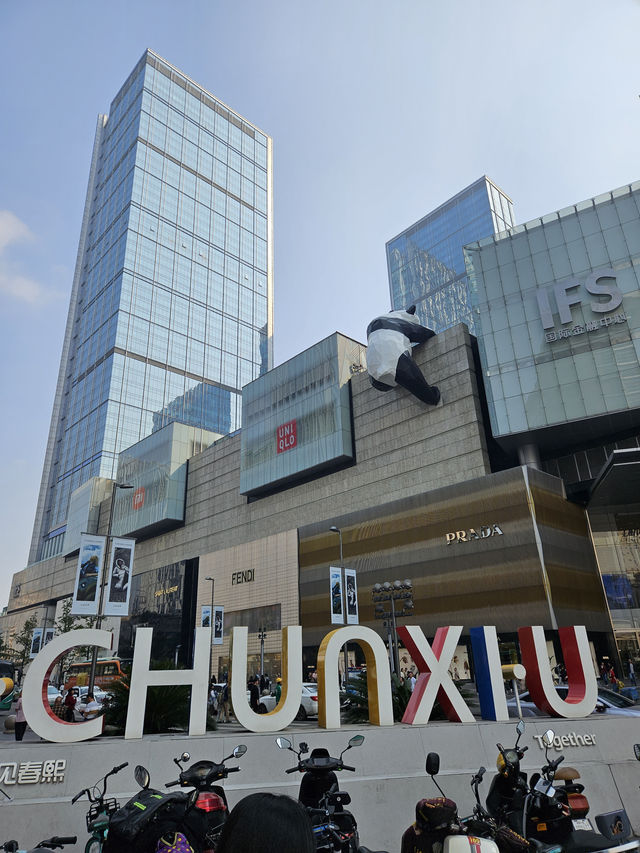 🐼 IFS & Chunxi Road: Chengdu’s Urban Icons 🐼 IFS & Chunxi Road: Chengdu’s Urban Icons