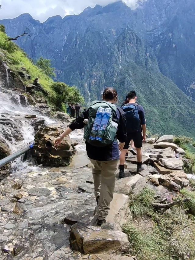2D1N Chill Hike at Tiger Leaping Gorge 2D1N Chill Hike at Tiger Leaping Gorge
