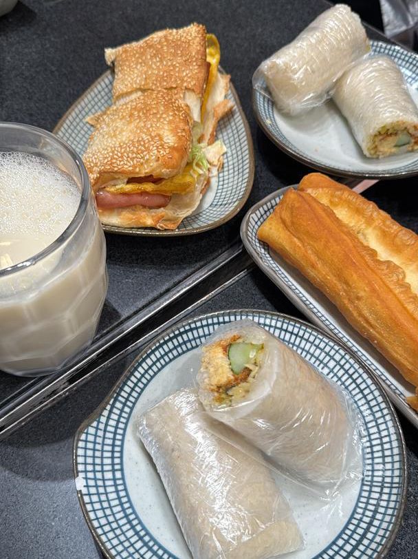 Chengdu Travel Diary: From Old Charm to Modern Glam 🐼🎋🧋🚂🍛