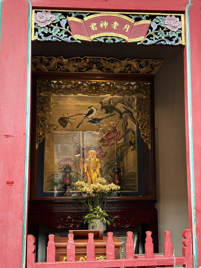 ขอความรักที่ วัดหลงซาน (Longshan Temple)