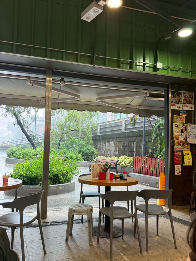 ร้านหมูทอดที่ต้องแวะในฮ่องกง “Wah Heung Yuen”