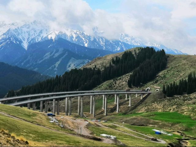 果子溝大橋必打卡自然美景