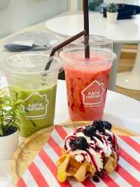 คาเฟ่สีขาวลับๆระยอง