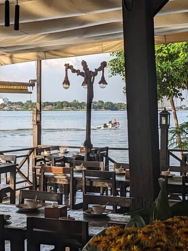 ร้านอาหารบ้านระเบียงน้ำ