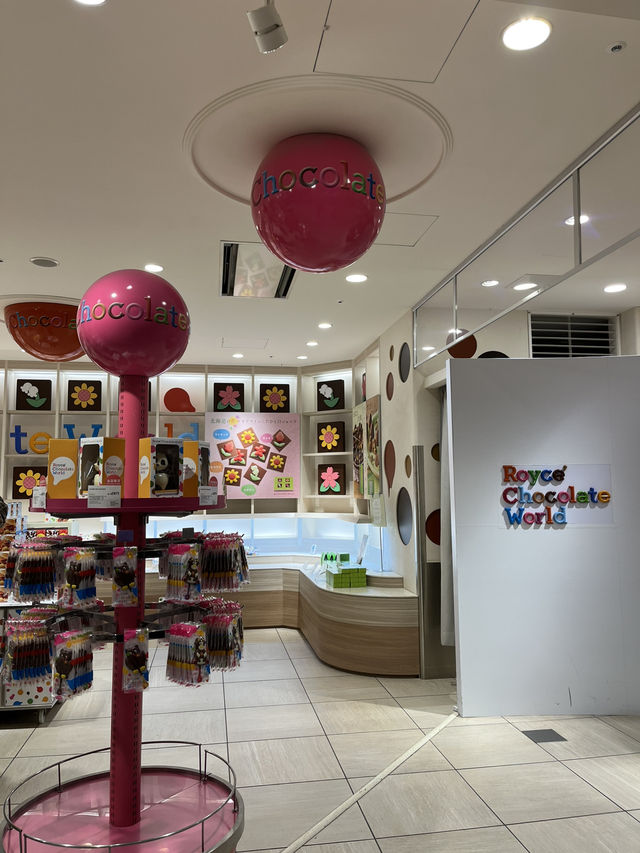 🍫🏰**チョコレートの魔法に包まれる「ロイズ チョコレートワールド」**🏰🍫