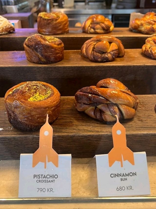 CAFÉ WITH GREAT COFFEE & PASTRIES. CAFÉ WITH GREAT COFFEE & PASTRIES.