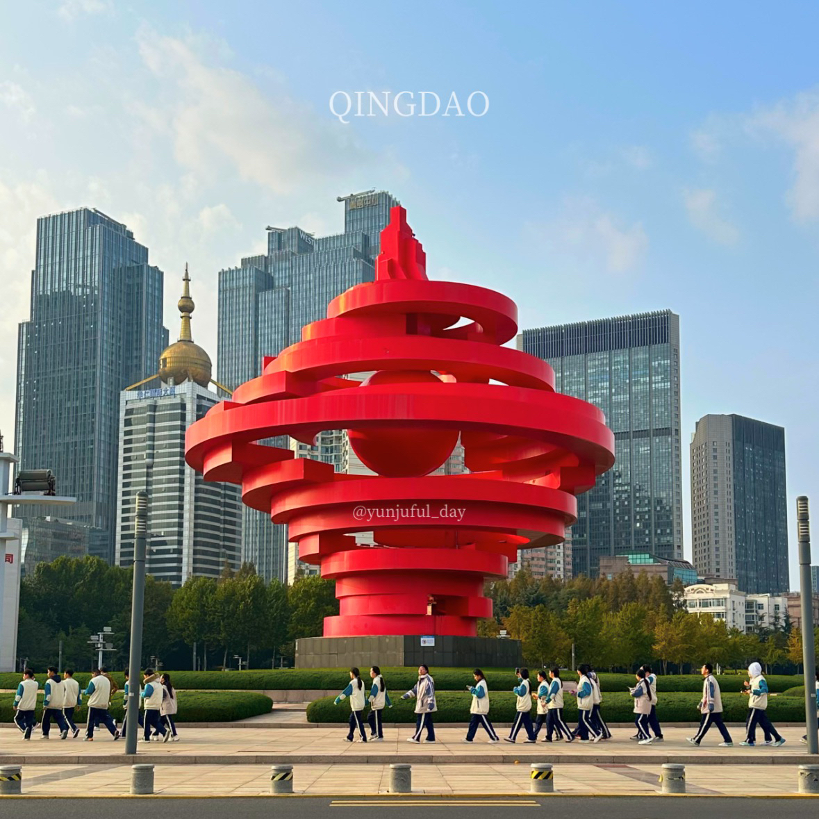 #旅遊指南 #青島 #中國旅遊 #中國之旅
2026 年前免簽入境中國!
迷人的夜景、濃鬱的歐式風情、令人垂涎的美食
何不來體驗充滿異國風情的青島呢?
我按照以下行程遊覽。
參考我本人在吉達的旅行行程,規劃您的行程吧 :)
🇨🇳✈️ 中國之旅,跟隨惠利的腳步
3晚4天行程
第一天
抵達青島 - 入住飯店 - 午餐 - 世界遊艇中心 - 五四廣場 - 晚餐 - 百貨商場購物
第二天
嵊山 - 午餐 - 第三海灘咖啡廳 - 晚餐 - 第三海灘夜景
第三天
德國將軍府 - 大學路 - 午餐 - 聖米迦勒大教堂 - 啤酒博物館 - 晚餐 - 超市購物或欣賞「燈光之城」的夜景
第四天
碼頭 - 金沙板 - 午餐 - 機場
💌推薦景點
五四廣場 世界遊艇中心
嵊山
德國將軍府(賓館)
新峰山公園
大學路
聖米迦勒大教堂
中山道路
恩娥港街
碼頭
黃金沙灘(黃金沙灘)
明月佛利亞城